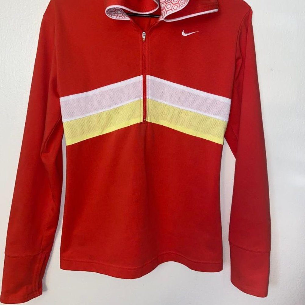 Womens Medium Nike pullover hoodie